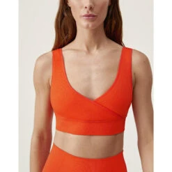 Top Da Donna Sirsana Born Living Yoga