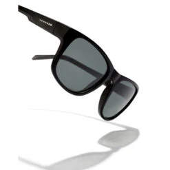 HAWKERS Zonnebrillen Voor Mannen En Vrouwen BLACK DARK POLARIZED - OWENS 6 HAWKERS Zonnebrillen Voor Mannen En Vrouwen BLACK DARK POLARIZED - OWENS -Regatta Verkoop zonnebrillen voor mannen en vrouwen black dark polarized owens 2